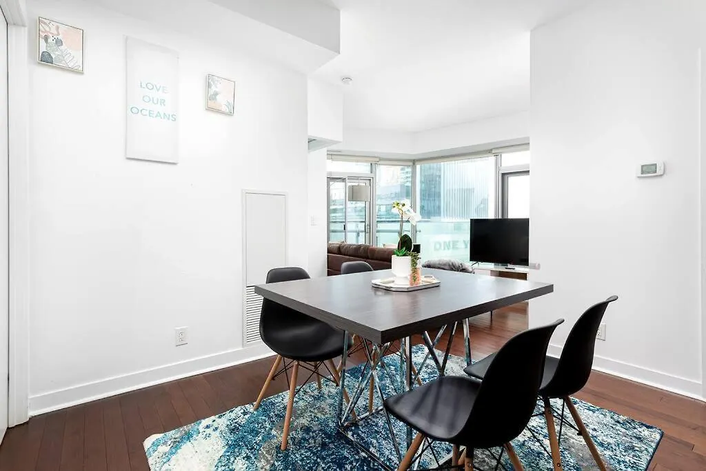 2 Bedrooms Condo Downtown Toronto With Parking