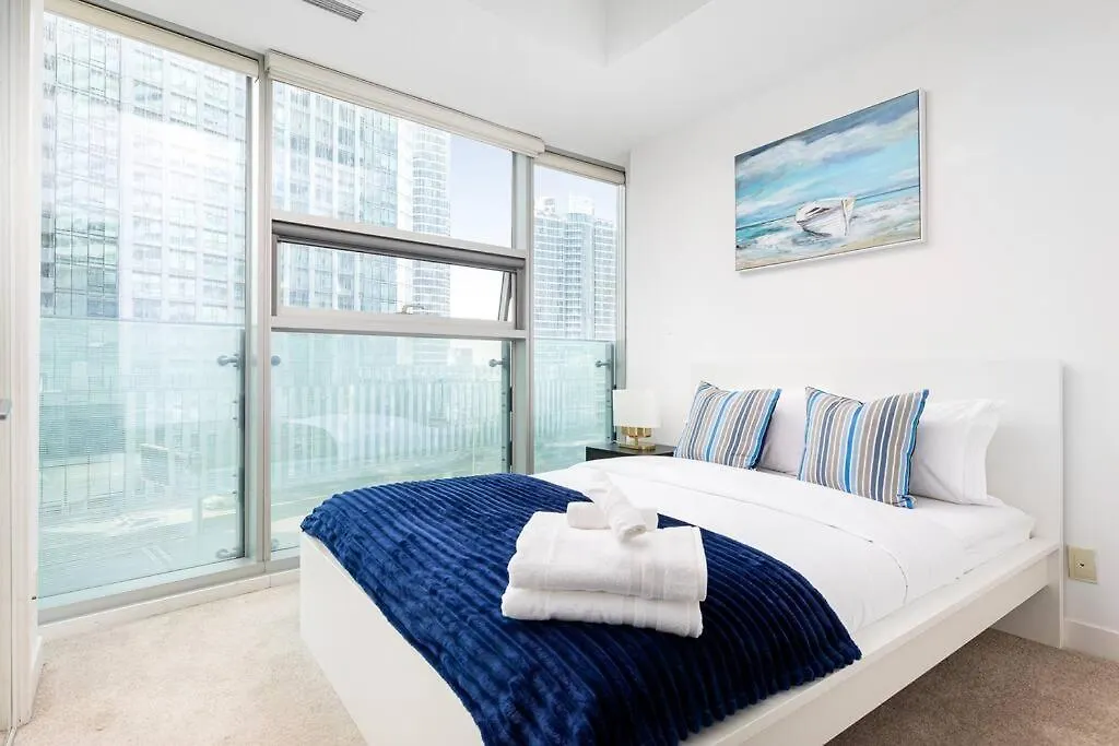 Apartment 2 Bedrooms Condo Downtown Toronto With Parking