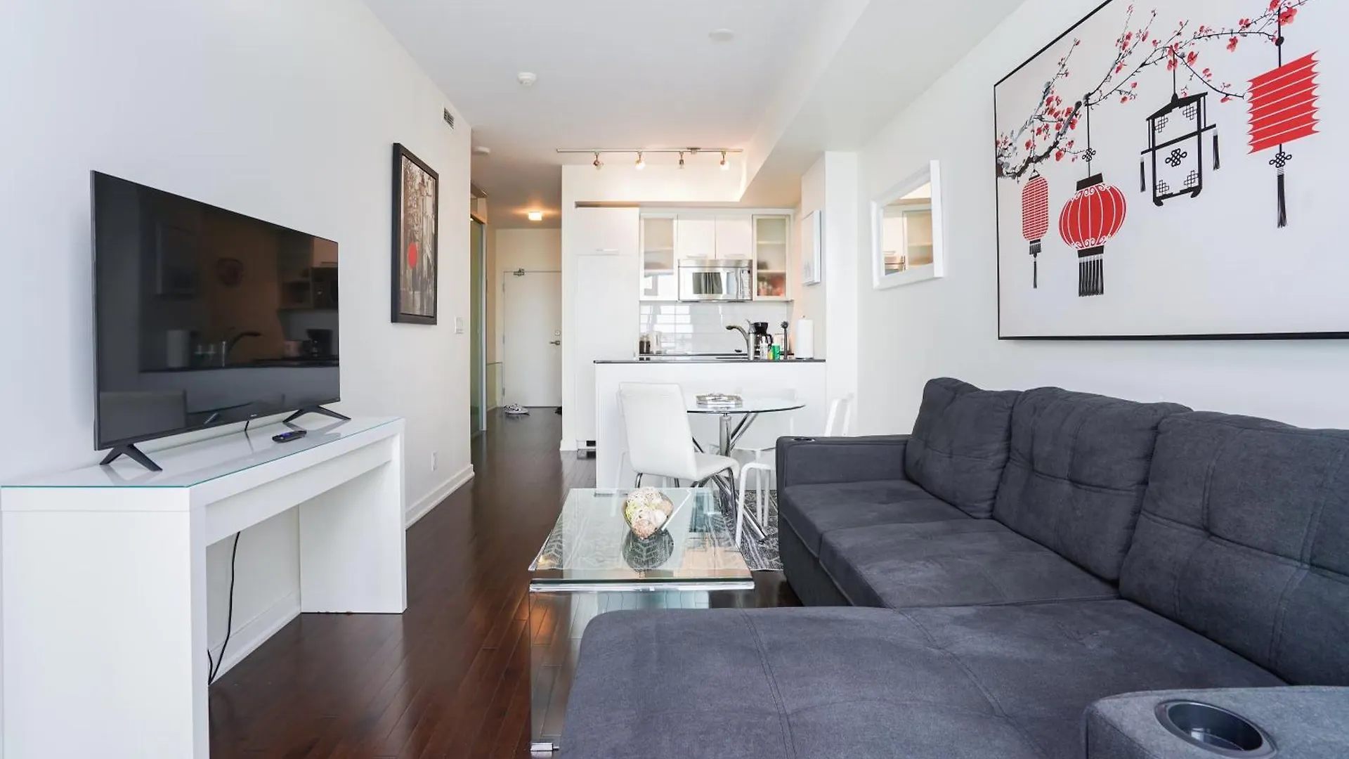 2 Bedrooms Condo Downtown Toronto With Parking 0*,  Canada