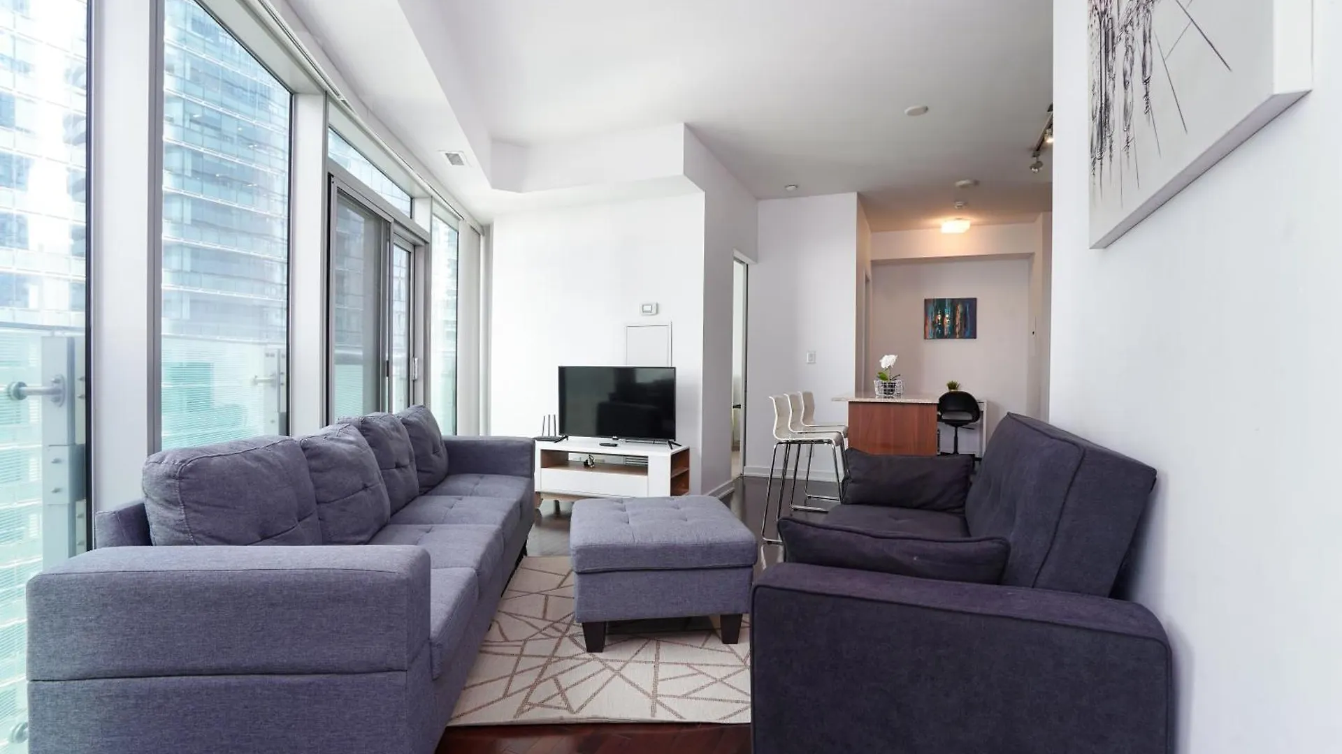2 Bedrooms Condo Downtown Toronto With Parking Apartment